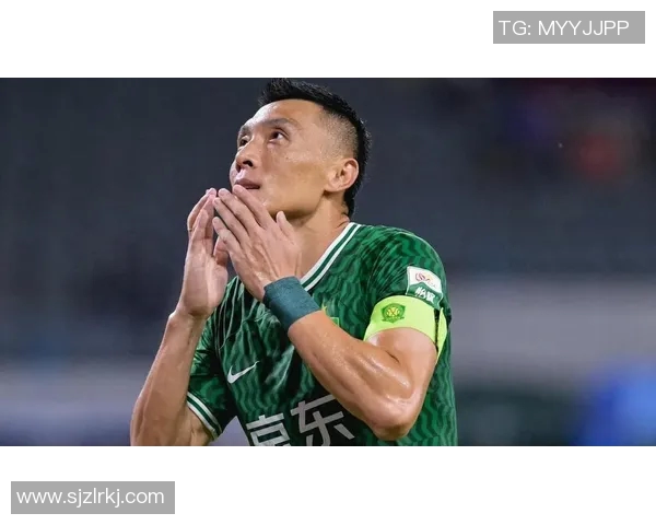 北京篮球队在邀请赛中以65分稳居积分榜首位，表现抢眼引发关注